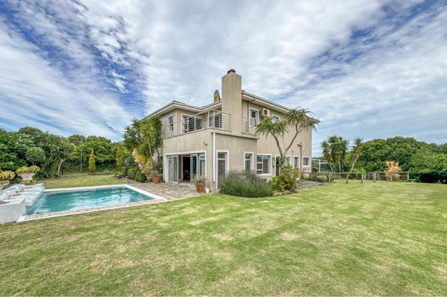4 Bedroom Property for Sale in Lovemore Park Eastern Cape